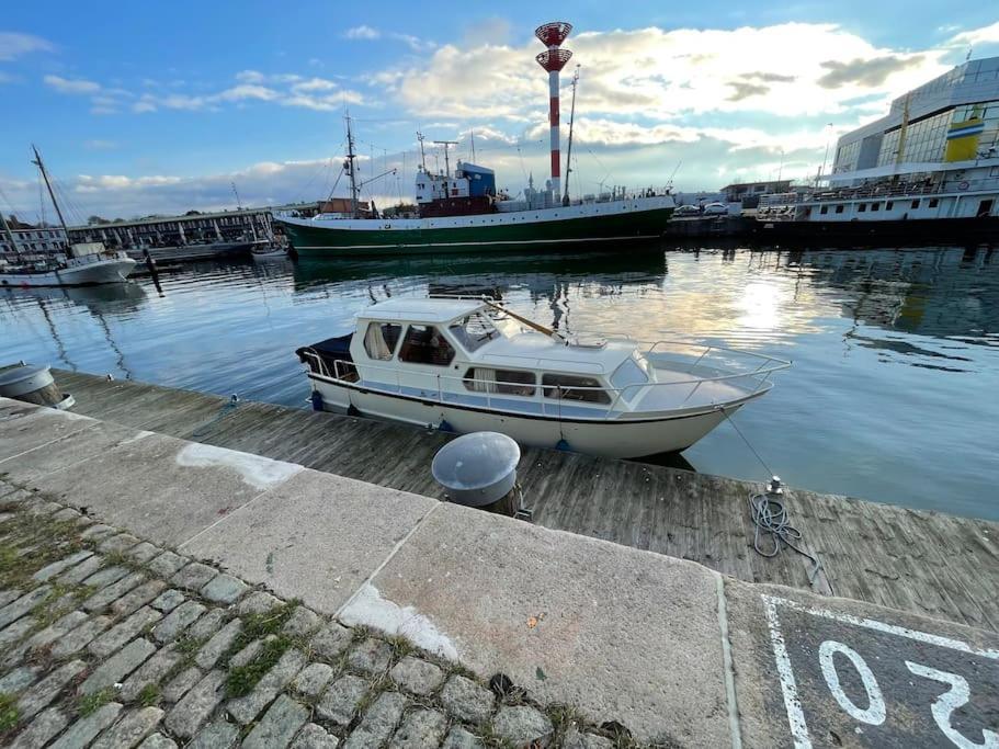 Suesses Motorboot - Bremen Ueberseestadt Eksteriør bilde