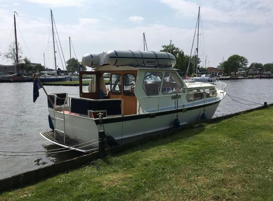 Suesses Motorboot - Bremen Ueberseestadt Eksteriør bilde