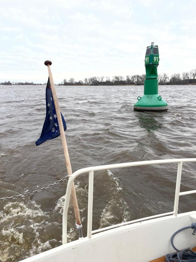 Suesses Motorboot - Bremen Ueberseestadt Eksteriør bilde