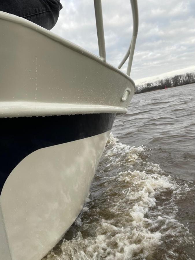 Suesses Motorboot - Bremen Ueberseestadt Eksteriør bilde