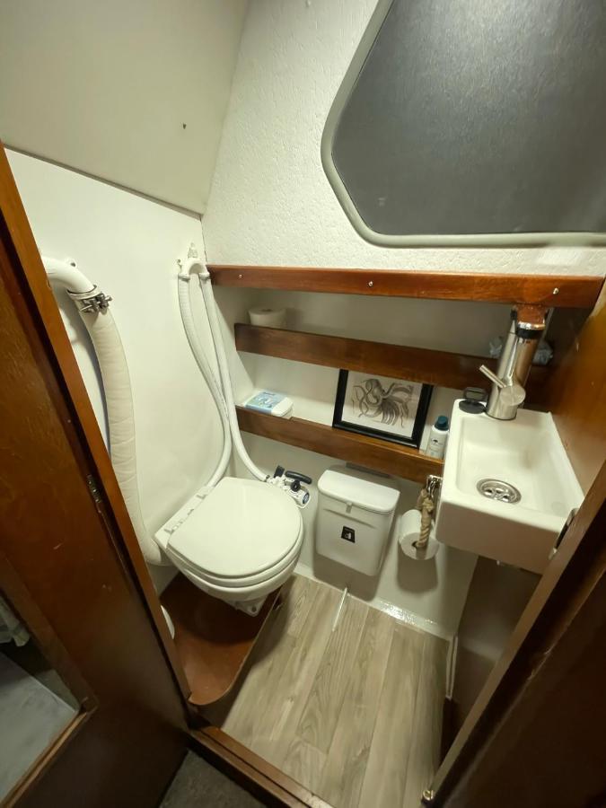 Suesses Motorboot - Bremen Ueberseestadt Eksteriør bilde
