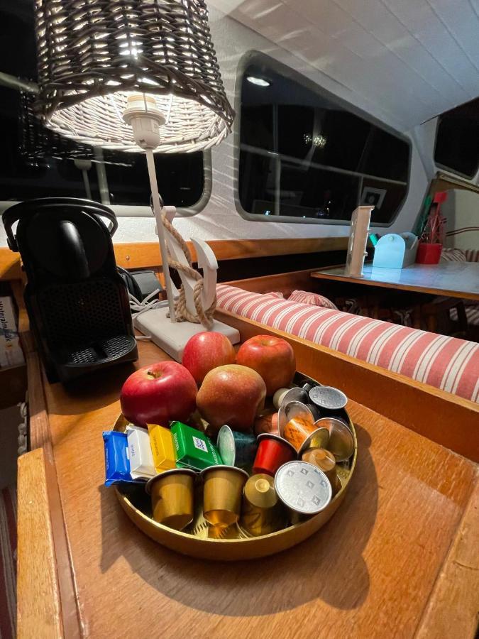 Suesses Motorboot - Bremen Ueberseestadt Eksteriør bilde
